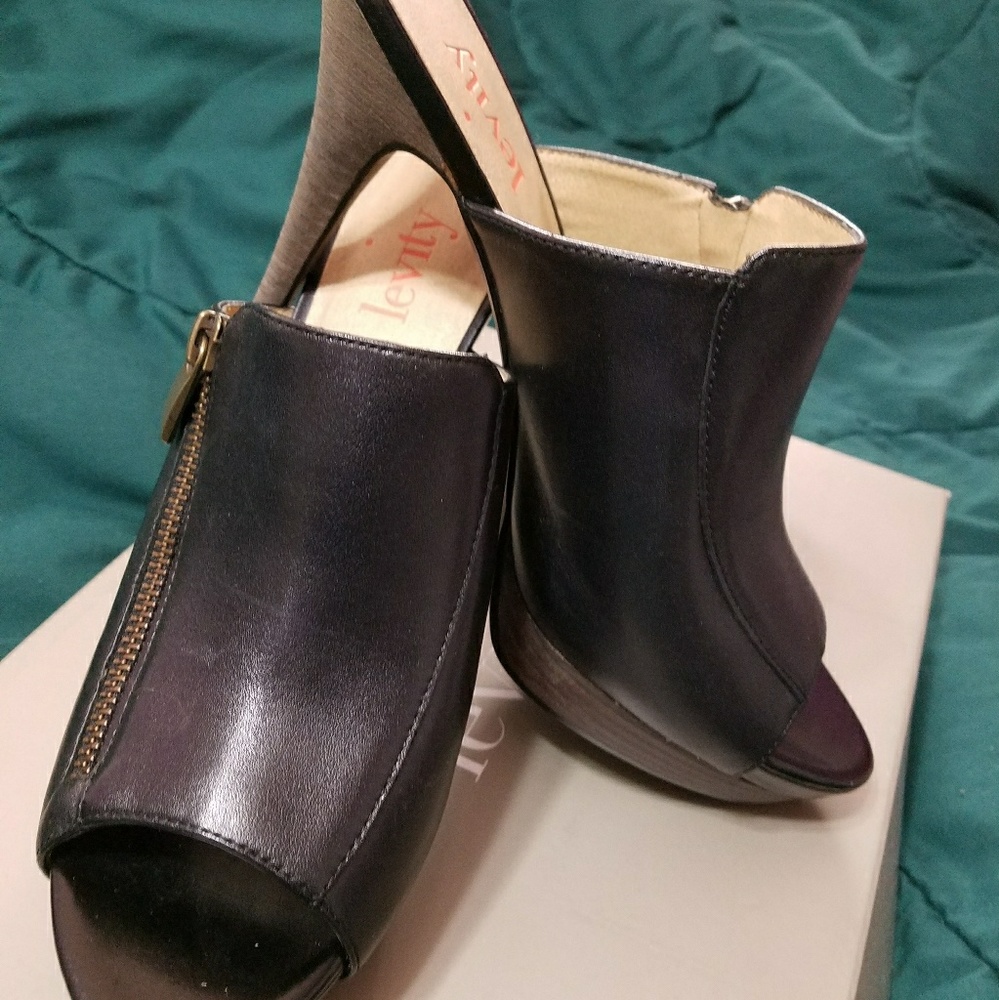 SOLD! Levity Black Leather Slide Stiletto sz 8.5